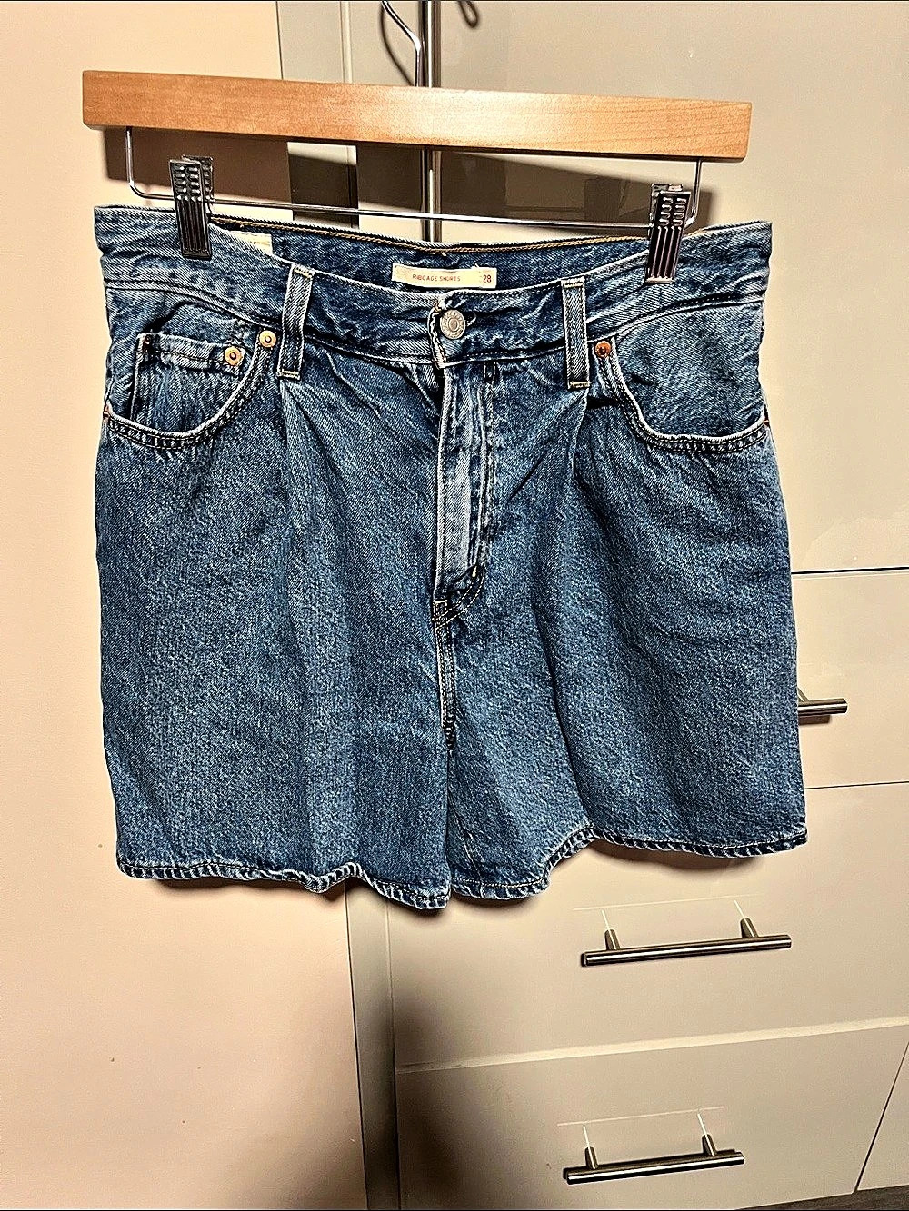 Levi's Ribcage Shorts Denim Jean Shorts Waist 28 Like New